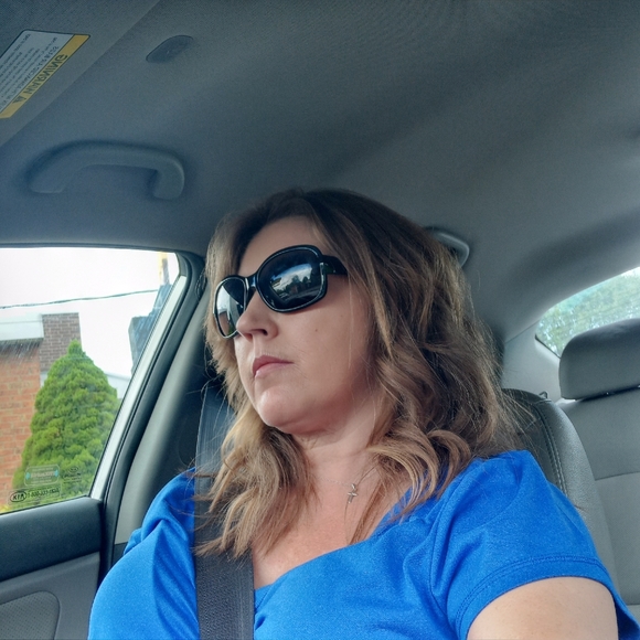 Meet your Posher, Pamela - Picture 3 of 5